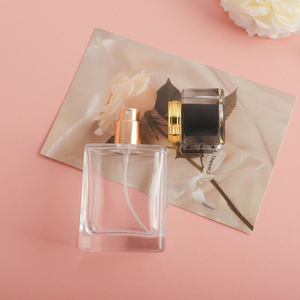 ขวดน้ำหอมแก้วใสแบบใหม่ ดีไซน์เกลียว ขนาด 30 มล. 50 มล. พร้อมฝาสีสันสดใส - Product Image 4