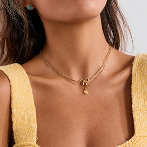 Collar con colgante de lazo y corazón de acero inoxidable y oro de 18 quilates con diseño delicado para regalo - Product Image 3