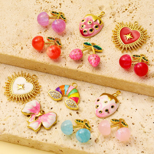 Collection Berry Feast, pendentifs pour la fabrication de bijoux DIY pour enfants, en acier inoxydable plaqué or 18K PVD, avec zircon |   Fraise colorée - Product Image 2