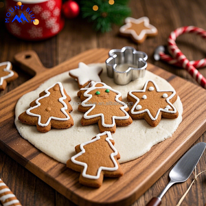 Ensemble d'outils <span class=keywords><strong>de</strong></span> cuisson pour <span class=keywords><strong>biscuits</strong></span> <span class=keywords><strong>de</strong></span> Noël à texture dure et croustillante à bas prix, avec carton d'emballage en forme d'arbre inclus et décorations en glaçage - Product Image 2