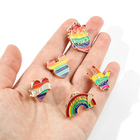 Épingles à drapeau arc-en-ciel LGBT Creative Heart Yeh Finger Enamel Pin Clothes Bag Lapel Gay Lesbian Pride Badge Brooch Unisex Jewelry