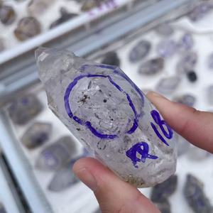 Großhandel Roher Kristallstab Natürliche Bewegliche Wasserblasen Enhydro Quarz Kristallspitze für Meditation & Dekoration - Product Image 5