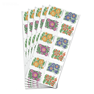 Rouleau de 100 autocollants Forever pour cartes postales, timbres-poste américains de première classe, design floral 2022, étiquettes postales - Product Image 1