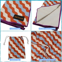 Serviette de plage sportive recyclée à impression personnalisée avec sac à cordon, séchage rapide, sans sable, en suède, pour voyage