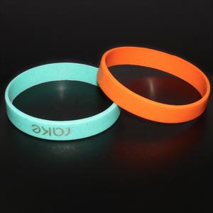 Nueva pulsera de silicona con purpurina promocional de alta calidad personalizada con estilo con impresión de logotipo dorado - Product Image 6