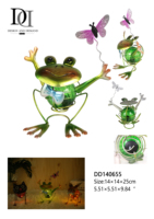 Décorations d'ornement de pelouse de grenouille solaire LED mignonne imperméable lanternes de table en forme de boule en plastique en métal pour la décoration extérieure de jardin