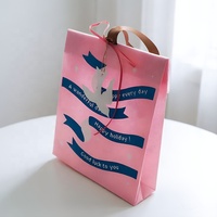 Sacs cadeaux écologiques en non-tissé durables pour la décoration de fête, avec soufflet cousu, poignées et impression sérigraphique