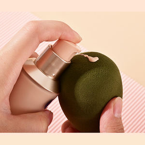 Pinceau Professionnel de Bronzage Estompeur avec 3 Éponges à Maquillage, Ensemble d'Application 4 Pièces Pinceau Kabuki Fond de Teint et Éponges - Product Image 3