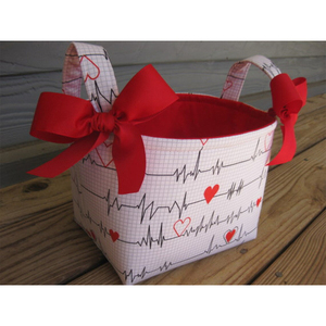 Cesto Regalo Pasquale e di San Valentino con Coniglietto Ricamato, Fiocco Carino e Motivo a Quadretti, Produzione di Fabbrica - Product Image 2