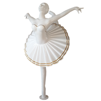 Sculpture de ballerine dansante dynamique en fibre de verre grandeur nature faite à la main