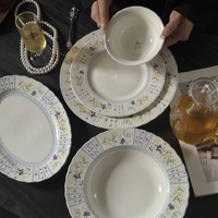 Vintage Blumenmuster Keramikteller Runder Gerippter Dessert- und Suppenteller Hellblau Gelb Lila Geschirr für Frühstück