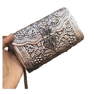 Pochette en métal faite à la main de haute qualité prix bon marché boîtier en laiton plaqué argent style de soirée élégant - Product Image 4
