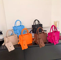 Neue Langlebige Leichte Damen-Modehandtasche mit Nischentextur, Lässig und Vielseitig Kombinierbar, Einzel-Schultertasche aus Polyester-Filz mit Offener Verschlussart