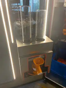 Arancione spremiagrumi distributore automatico con sistema di pulizia funzionamento facile