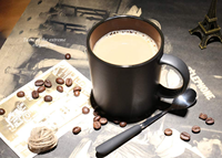 Tasse à café en céramique de porcelaine noire lisse de 11 oz personnalisée en gros tasse en céramique classique avec poignée pour thé au lait