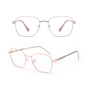 Gafas Metálicas de Alta Gama Personalizables, Montura Óptica Ligera, Gafas de Gran Tamaño, Venta al Por Mayor de Fábrica para Uso Diario, OEM/ODM - Product Image 3