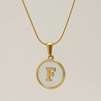 Pendentif Lettre Initiale M pour Femme, 26 Lettres de l'Alphabet A-Z, Coque Blanche, Plaqué Or, Acier Inoxydable, Breloque Disque, Chaînes Géométriques Tendance
