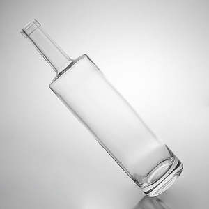 Vente flash : Bouteille en verre vide recyclable de 700 ml et 750 ml, épaule plate, finition en liège, pour vodka, brandy, whisky, tequila, décalcomanie de marque - Product Image 4