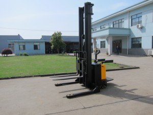 <span class=keywords><strong>1</strong></span>.5トン <span class=keywords><strong>2</strong></span>トン 4.5m 5m 5.5m 6m 7m 6.5m ワイドレッグ ストラドル式電動スタッカー（CE認証付き） - Product Image 6