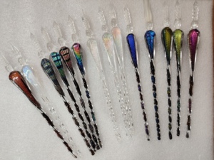 Prix d'usine à bas quantité minimale de commande Stylo en verre à écriture lisse pour les distributeurs du monde entier - Product Image 2