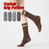 Chaussettes de sport fantaisie pour femmes, personnalisées avec logo OEM, motif léopard amusant, avec nœud, antidérapantes pour Pilates, vente en gros