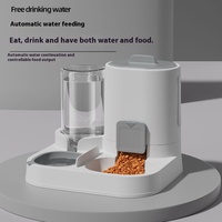 Großer 2L Automatischer Tierfutterautomat für Katzen und Hunde Robustes Design mit Umweltfreundlichem Kunststoff Integriertes Futter- und Wassergerät