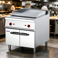 Grill à gaz professionnel en acier inoxydable robuste, plaque semi-lisse/semi-cannelée, avec armoire de rangement.