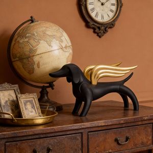 Statue de chien en résine personnalisée pour la décoration d'étagères et de tables, design moderne, sculpture artistique de chien avec des ailes - Product Image 1
