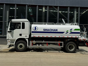 Camión cisterna de agua 6x4, camión cisterna de agua con motor diésel Howo de China National Heavy Duty Truck, con volante a la izquierda. - Product Image 4