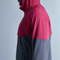 Survêtement 100% polyester coupe-vent imperméable avec empiècements en maille respirante extensible dans les quatre sens et poches réfléchissantes
