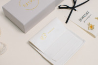 Ensemble d'emballage de luxe pour bijoux : Présentoir à boucles d'oreilles, Tissu anti-poussière, Boîte à tiroir personnalisée, Pochette, Cartes de remerciement imprimées, Boîte d'expédition