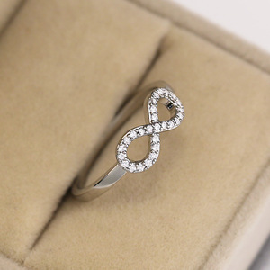 Anello con Simbolo dell'Infinito, Design Semplice per Donne - Product Image 4