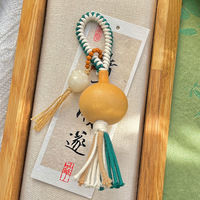 Breloque de sac en calebasse naturelle faite à la main, pendentif en corde tressée avec perles et pompon style bohème, ornement en calebasse, accessoire porte-bonheur minimaliste Feng Shui