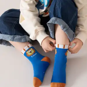 Ingrosso design personalizzato bambini simpatici calzini per bambini in cotone 100% scuola teen boy calzini stampa leone jacquard per bambini cartone animato calzino