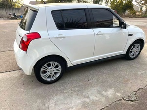 <span class=keywords><strong>Suzuki</strong></span> <span class=keywords><strong>Swift</strong></span> Hatchback 2011 Benzina Automatica, Interni in Pelle Scura, Guida a Sinistra, Pneumatici R16, Trazione Anteriore, Tetto Apribile - Product Image 5