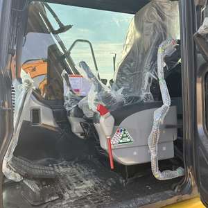 Excavatrice compacte Komatsu PC130LC, vitesse de déplacement de 3,3/5,4 km/h, cabine ROPS, équipement de terrassement sûr et confortable - Product Image 2