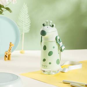 Bouteille d'eau à bec verseur PINKAH Girafe 450 ml (15 oz) en plastique Titran anti-fuite avec paille et sangle pour enfants, camping et activités de plein air - Product Image 4