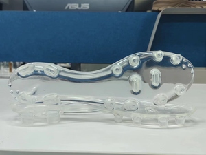 Suola per <span class=keywords><strong>Scarpe</strong></span> da <span class=keywords><strong>Calcio</strong></span> in TPU Trasparente Bianca Personalizzata, Prezzo all'Ingrosso, Produttore Certificato BSCI - Product Image 3