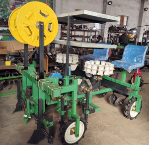 Ferme 35-50HP tracteur monté 2 rangées légume <span class=keywords><strong>oignon</strong></span> aubergine poivre tomate <span class=keywords><strong>semis</strong></span> tiré chou transplanteur planteur machine - Product Image 5