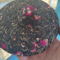 Gâteau au thé noir à la rose, directement de l'usine, offre une expérience de bien-être agréable. Arôme floral riche, préparation facile, personnalisable.