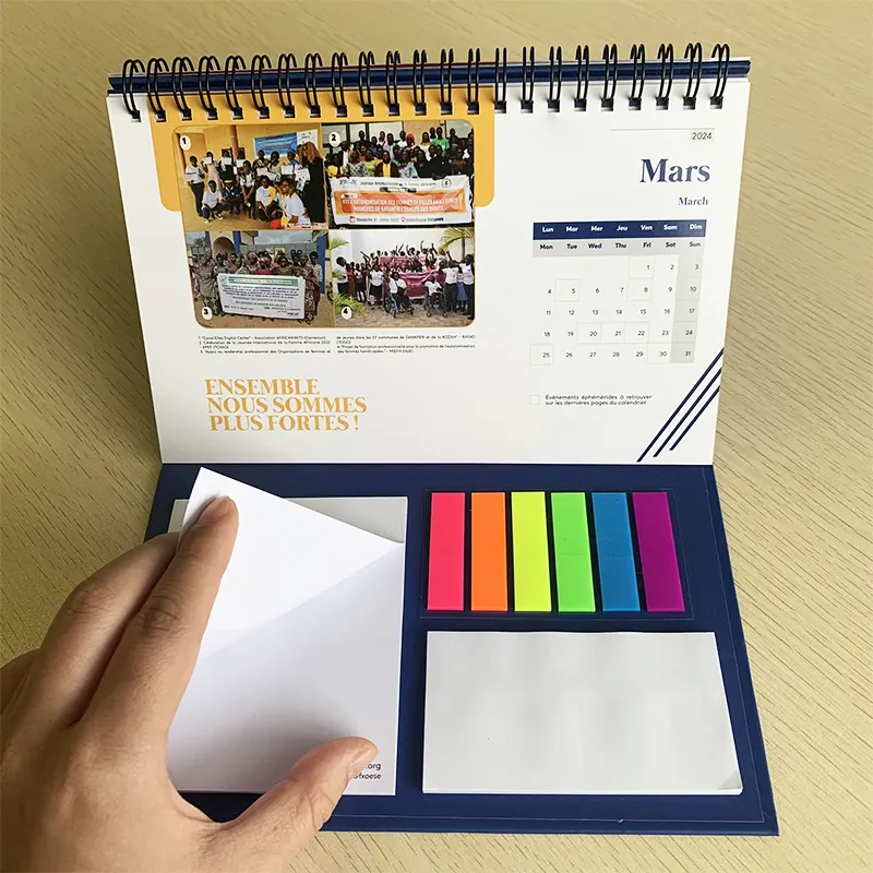 Kalender meja kertas lipat cetak kustom dengan Note tempel kalender meja Desktop 2024