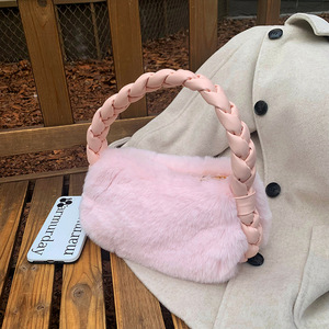 Sac fourre-tout en peluche moelleux blanc, sac à main texturé doux pour tenues de tous les jours, hiver 2022 - Product Image 4