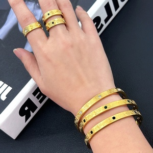 Bán Buôn Tùy Chỉnh Thời Trang <span class=keywords><strong>2</strong></span> Mảnh Bộ Đồ Trang Sức 18K Mạ Vàng Thép Không Gỉ Zircon Vòng Đeo Tay Vòng Bộ Cho Phụ Nữ - Product Image 6