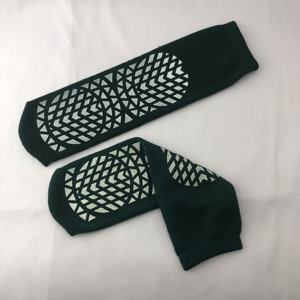 Calzini alla caviglia per dormire in poliestere 100% sostenibili punti di gomma per l'ospedale - Product Image 4