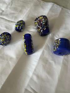 Perles de pierres précieuses en cristal naturel percé à moitié supérieure de taille personnalisée accessoires d'incrustation de boucle d'oreille de bricolage pierre de guérison pour la fabrication de bijoux - Product Image 2