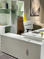 Table de bureau moderne en forme de L avec table d'appoint et armoires Moderniser le bureau d'angle