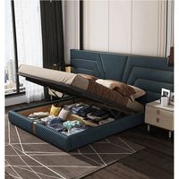 Lit double design italien moderne de luxe avec rangement et deux tables de chevet