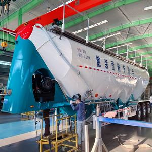 Tanque <span class=keywords><strong>de</strong></span> Almacenamiento <span class=keywords><strong>de</strong></span> Productos Químicos <span class=keywords><strong>de</strong></span> 35m3 con Remolque para Líquidos/Harina/Materiales a Granel, <span class=keywords><strong>Precio</strong></span> <span class=keywords><strong>de</strong></span> Fábrica - Product Image 4