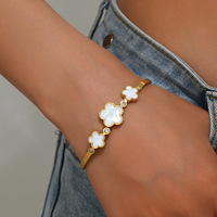 Bracelet jonc de luxe en acier inoxydable plaqué or 18 carats, motif trèfle à cinq feuilles, inspiré des créateurs, avec coquille blanche, bijoux pour femmes, vente en gros