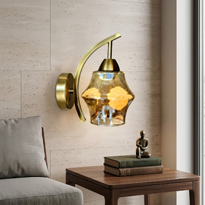 Applique murale en laiton courbée en forme de croissant, verre ambré soufflé à la main, LED, garantie 3 ans, design élégant vintage pour l'éclairage de chambre à coucher - Product Image 5